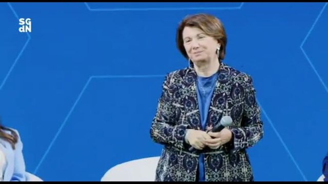 Roccella contestata lascia gli Stati generali della Natalità senza intervenire