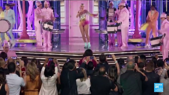 Taylor Swift's Europe Eras Tour : thousands of die-hard swifties gear up for Paris concert