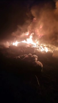 Camión cisterna con combustible ardió en plena carretera Cochabamba - Oruro