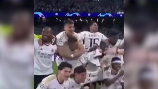 Kroos carga con Güler durante la celebración del Real Madrid