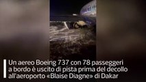 Aereo finisce fuori pista all'aeroporto di Dakar, in Senegal: il video