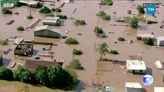 Brezilya’da havalimanı sular altında kaldı, hayvanlar çatıda kurtarılmayı bekliyor