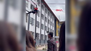 Bakırköy'de okulda tatbikat yapan AFAD görevlisi düşerek yaralandı