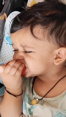 Tiny hands, big appetite!