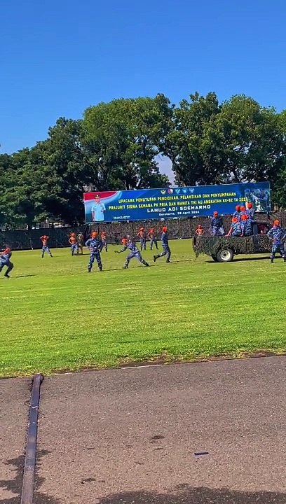 Peragaan penutupan pendidikan bintara angkatan udara 52