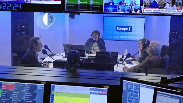 Arrivée de la Flamme olympique à Marseille : « Les Jeux entrent dans la vie des Français » salue Macron. Un premier succès pour le président ?