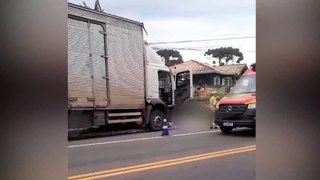 Pedestre morre ao ser atingida por caminhão desgovernado no PR