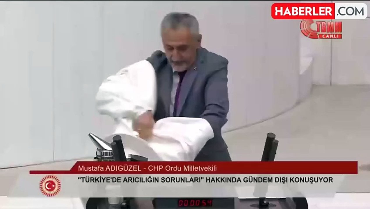 Arıcıların sorunlarına dikkat çekmek isteyen CHP'li Adıgüzel milletvekillerinin üzerine duman sıktı