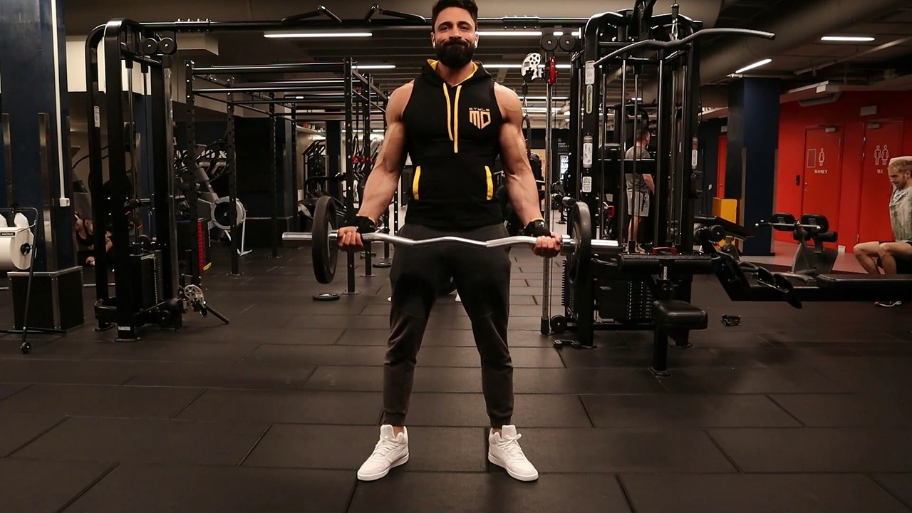 Wide grip biceps curl