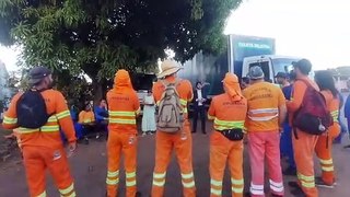 Trabalhadores da coleta de lixo de Umuarama decidem fazer greve a partir do próximo dia 15 -