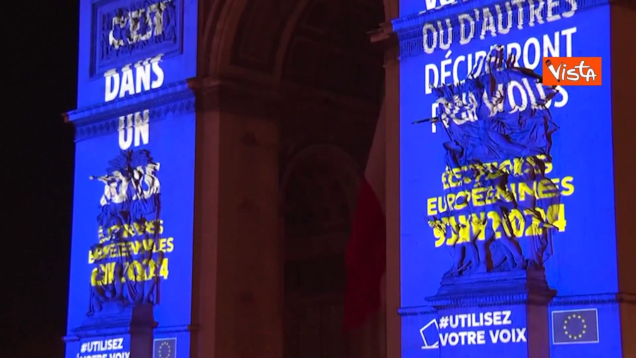 "Manca un mese", l'Arco di Trionfo a Parigi si illumina per le elezioni Europee