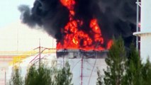 Incêndio de grande proporção atinge tanque de produtos químicos em fábrica na Tailândia