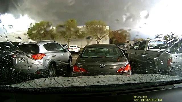 Sa dashcam filme une tornade impressionnante