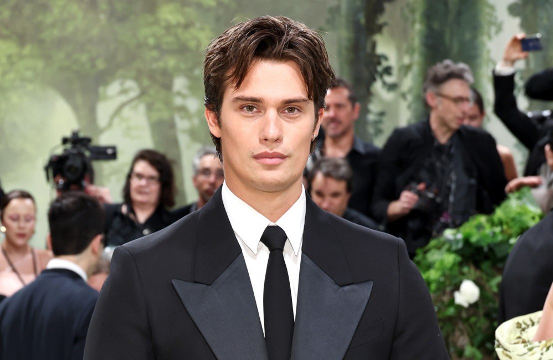 Nicholas Galitzine: Er fühlt sich schuldig wegen queerer Rollen