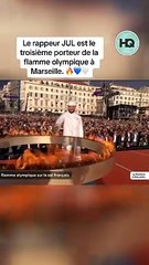 Le rappeur JUL est le troisième porteur de la flamme olympique à Marseille. 