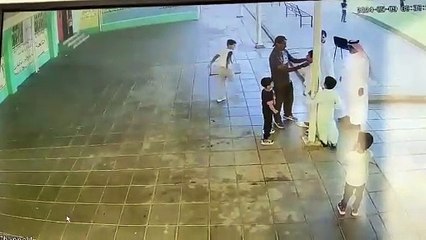 معلم بتبوك ينقذ طالبًا من حالة اختناق بسبب قطعة خبز