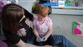 فيديو | بارقة أمل.. علاج جيني مبتكر يمكّن طفلة بريطانية من السمع لأول مرة