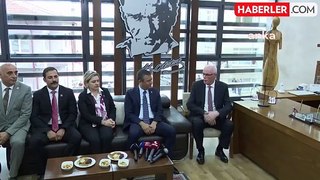 CHP Genel Başkanı Özgür Özel, Eskişehir'deki Başarıyı Övdü