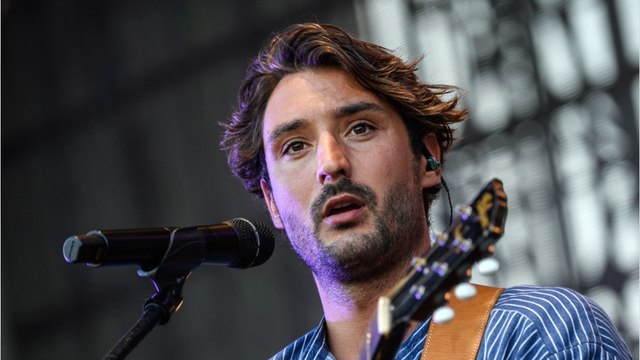 Voici - Jérémy Frérot a-t-il eu la permission de Laure Manaudou pour sortir sa chanson sur leur séparation ? Il répond