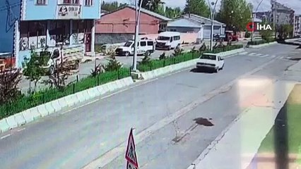 Ağrı’da kontrolden çıkan araç takla attı, o anlar kamerada
