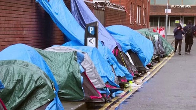 فيديو: لاجئون فروا من بريطانيا إلى إيرلندا خشية إبعادهم.. فوجدوا حظا عاثرا على ضفاف قناة دبلن