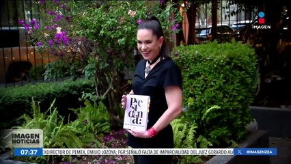 Yuriria Sierra presenta el libro "Presidenta: Más de 100 mujeres te escriben"