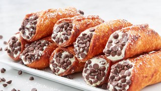 Homemade Cannoli Will Beat Out Your Favorite Bakery