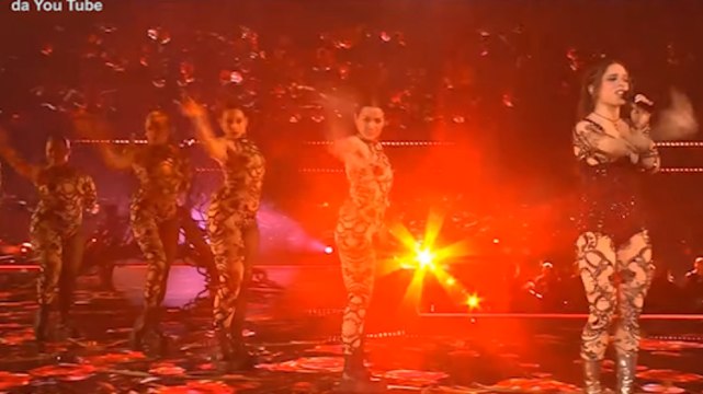 Eurovision, Angelina Mango infiamma la Malmo Arena: l'esibizione