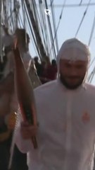 JUL porteur de la FLAMME OLYMPIQUE