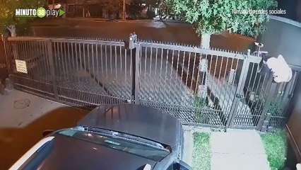Se volvió viral Mujer queda semidesnuda en intento de robo en Maipú, Chile