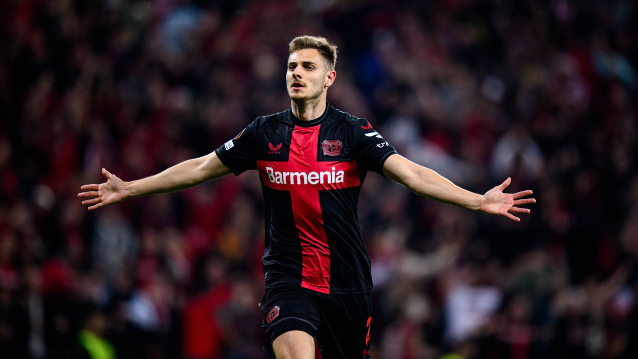 Stanisic über Xabi Alonso: 'Sein Plan war nicht, dass ich offensiv dabei bin'