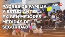 Padres de familia y estudiantes se manifestaron afuera del Palacio Municipal de Naucalpan