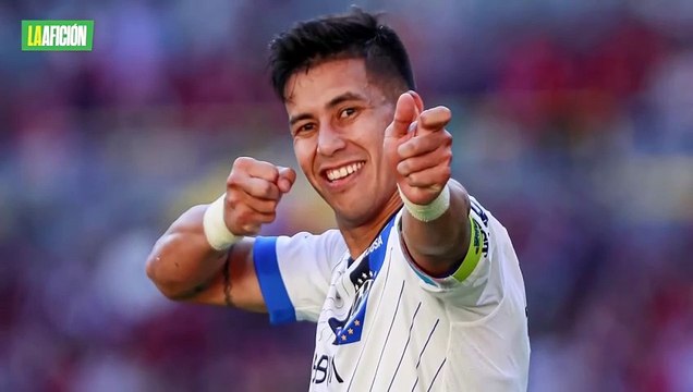 Captan a Maxi Meza sirviendo agua a osos afuera de su casa en Monterrey