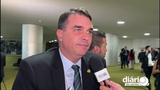 Flávio Bolsonaro lamenta adiamento da votação de veto sobre saidinha; Randolfe Rodrigues justifica