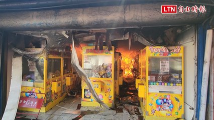 南投埔里鐵皮建築大火🔥 濃煙遮天，多家店鋪受災