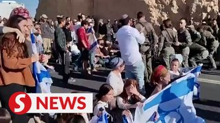 Israelis block road in protest against aid trucks to Gaza