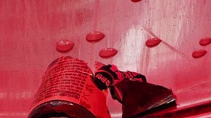 미끄럼틀 안 유리 조각..."아이들 노리고 고의로?" [앵커리포트] / YTN