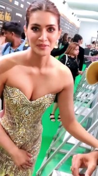 Kriti Sanon Hot | Best Actress Kriti Sanon for Mimi - IIFA | Kriti Verical Edit Video