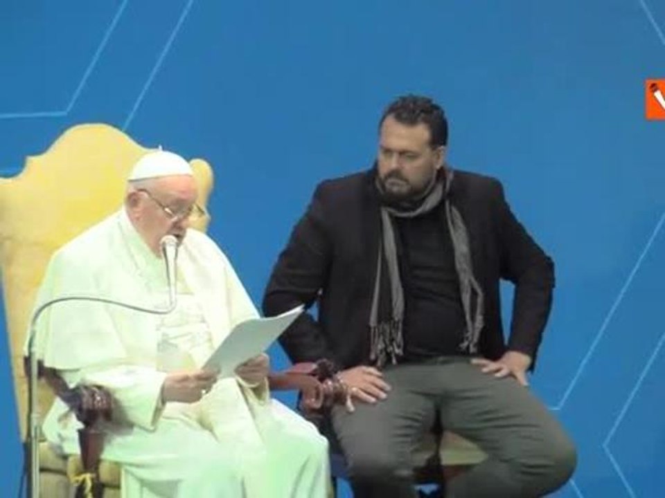 Denatalità, Papa Francesco: "Ai giovani dico non abbiate paura, andate controcorrente"