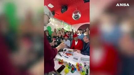 Fiorello chiude Viva Rai2!: "Grazie a mia moglie"