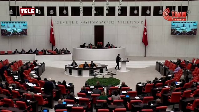 Meclis'te hakaretler havada uçuştu: ''Zırto, sarhoş, ağzın pis, utanmaz herif''