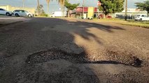 Motoristas sofrem com buracos na rua Londrina