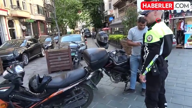 Taksim'de yaya yolunu işgal eden motosiklet sürücülerine ceza yağdı