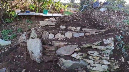 Mur décoratif en pierre sèche 1