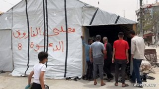 Rafah, la preghiera del venerd? nel sito di una moschea distrutta
