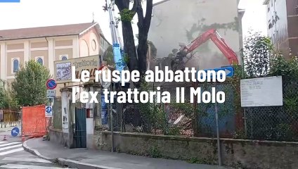 Le ruspe abbattono l'ex trattoria Il Molo: addio allo storico edificio di Gorla