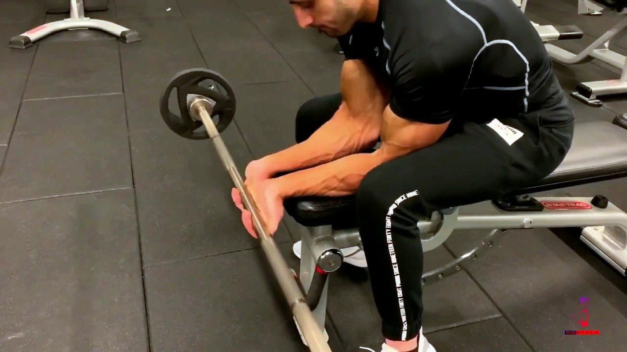 Bar wrist curl