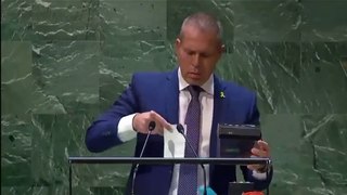 Ambasciatore israeliano distrugge la carta dell'Onu per protesta contro l'ammissione Palestina