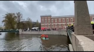 A San Pietroburgo autobus cade dal Ponte dei Baci, 8 morti
