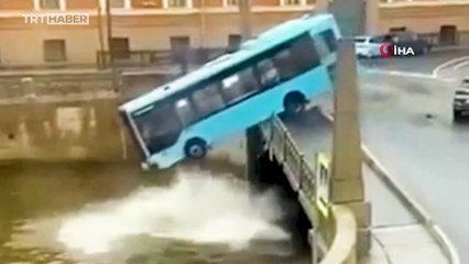 Rusya'da yolcu otobüsü nehre düştü: 4 ölü